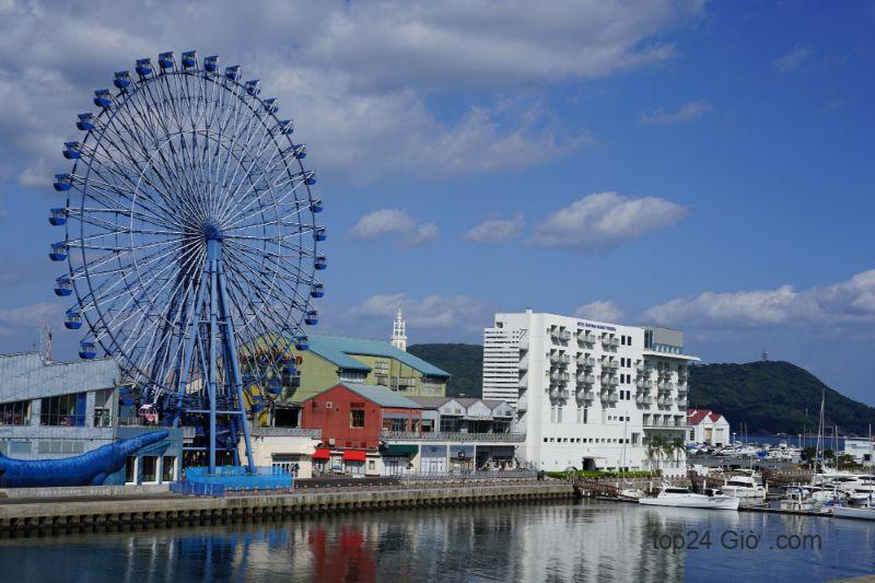 Fukuoka Sea Shopping City Outlets