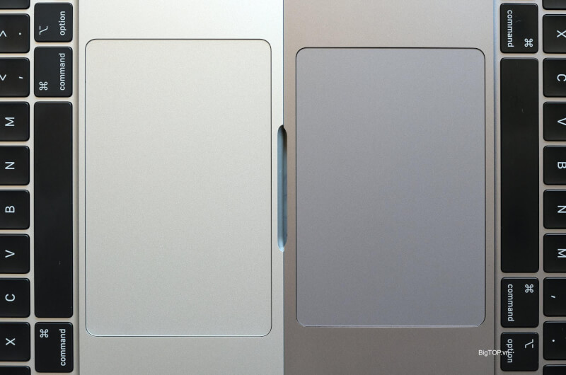 So sánh bàn di chuột Apple MacBook Air M2 Silver và MacBook Air M1 Space Gray